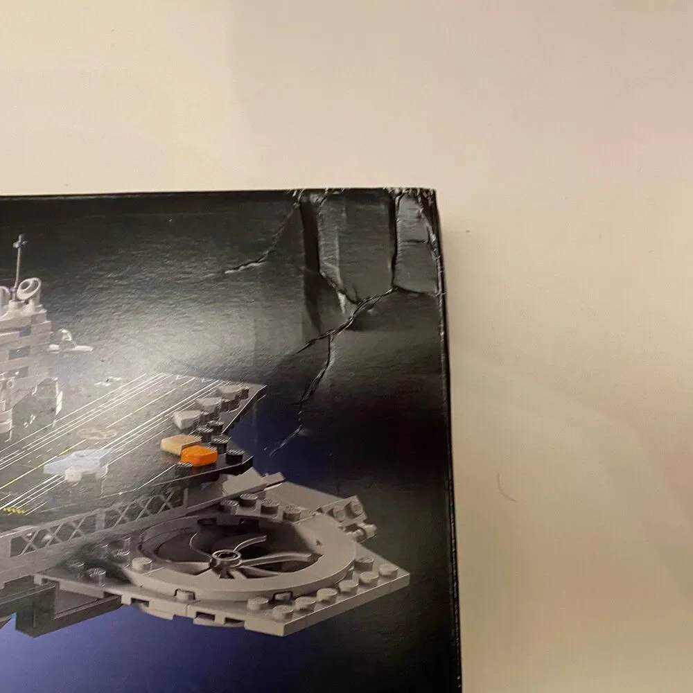 LEGO Marvel The Avengers Helicarrier- 76295 READ DESCRIPTION